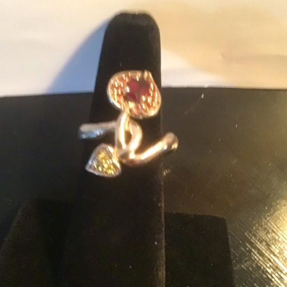 Gorg! Peridot and garnet SS ring. Size 6